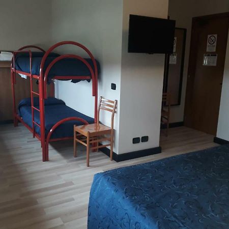 Hotel Domus Urbis à Rome Extérieur photo