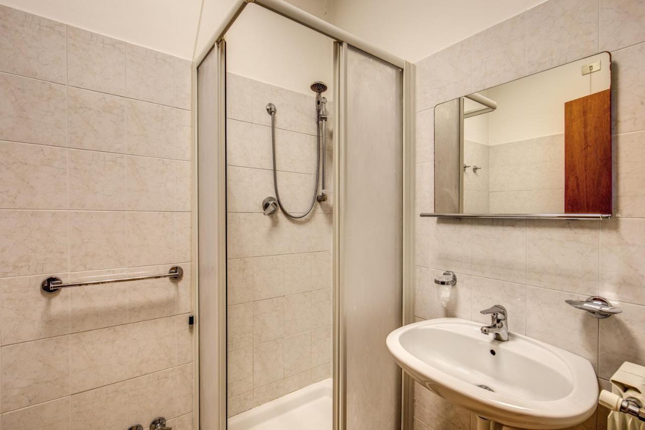 Hotel Domus Urbis à Rome Extérieur photo