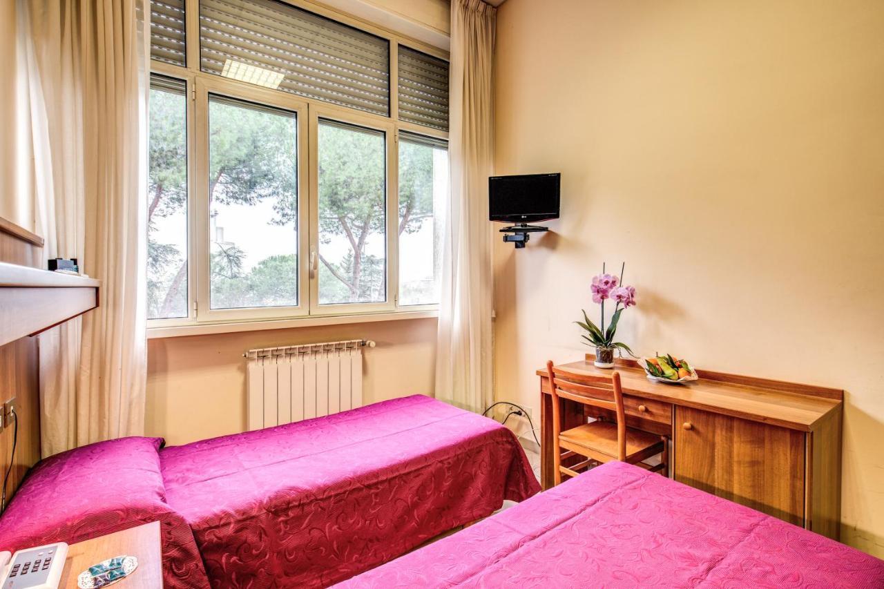 Hotel Domus Urbis à Rome Extérieur photo